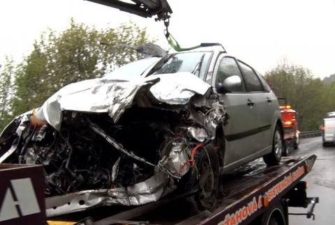 Hromadná nehoda na frekventovanom ťahu. Vodičovi sa stalo osudné predbiehanie