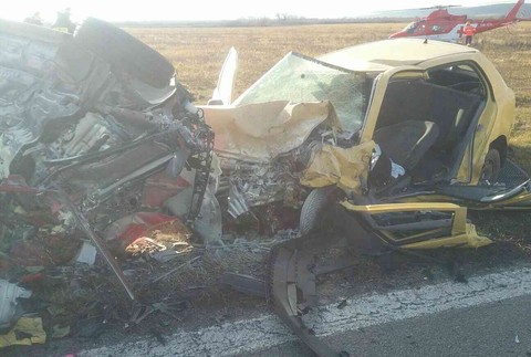 Zrážka dvoch áut pri Modre, zasahuje vrtuľník