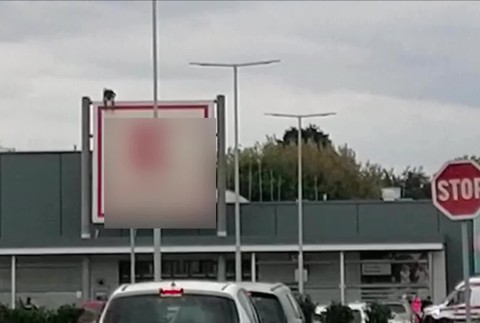 [multi] Obrovská dráma v Malackách 117