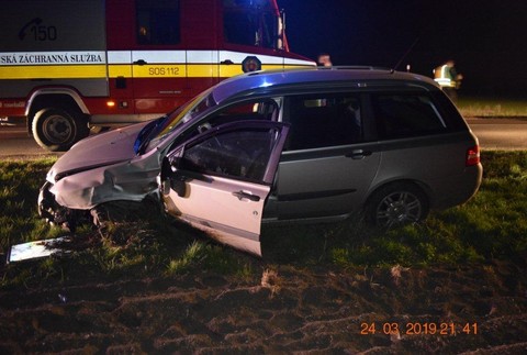 Nepozornosť za volantom. Vodička prešla do protismeru, kde sa zrazila s oprotiidúcim autom