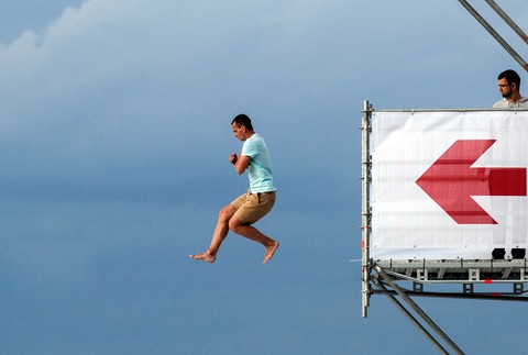 Bažant Pohoda 2013 muž skáče atrakcia