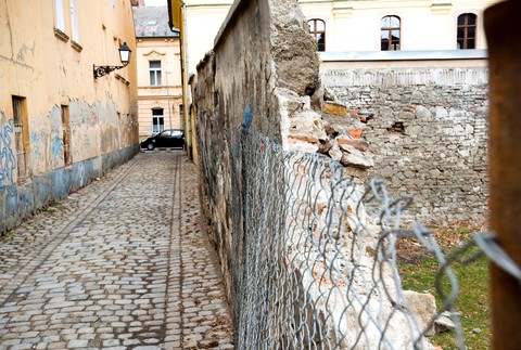 Bratislava padnutý múr Lýcejná ulica