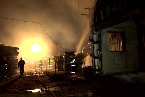 [multi] N12 Požiar píly 3663