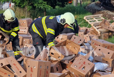 Zrážka vlaku a kamióna Hronský Beňadik (4)