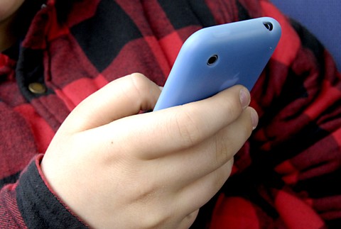 ruka mobil smartphone ilustračné foto