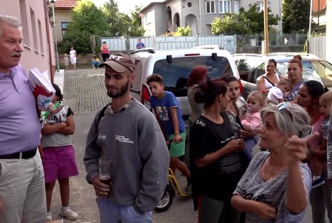 Poslanca zbilo 15 mužov. Starosta rozhodol, že dedina najmä profesionálnu strážnu službu