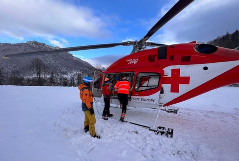 Vážny úraz mladého lyžiara na Pasekách