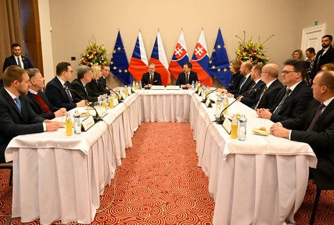 Spoločné rokovanie SR a ČR vlády v Trenčíne (7)