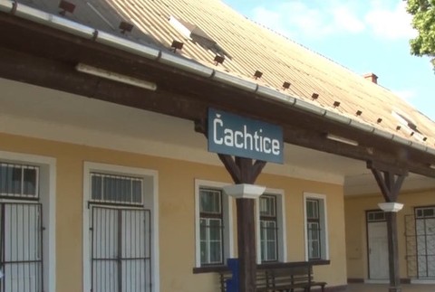 Do školáčky narazil vlak.