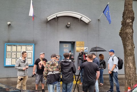 Novinári čakajú na Kaliňák