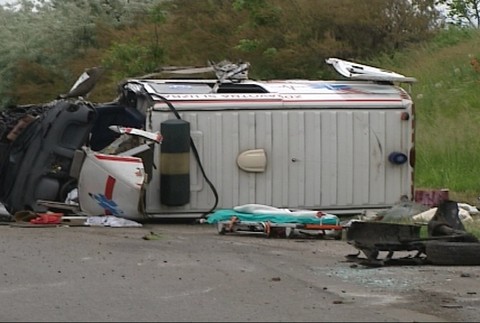 sanitka nehoda D 1 prevratena na boku