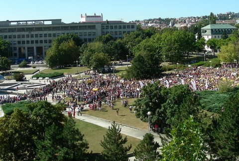 Bratislava_učitelia_protest_rezort školstva_fotky