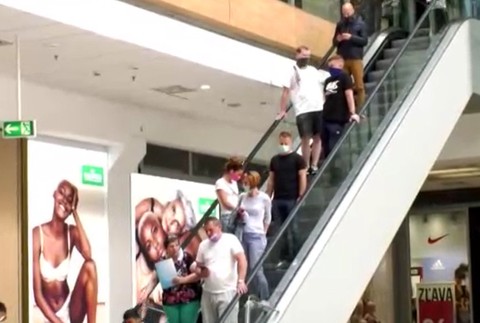 Život sa vracia do normálu