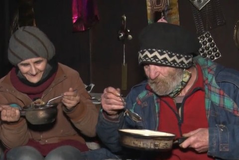 Obaja snívajú o domove, ktorý stratili.