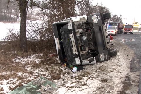 [multi] Okolnosti nehody dvoch kamiónov boli záhadou. Vodič každého tvrdili niečo iné 1701