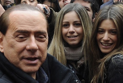 Berlusconi so slečnami