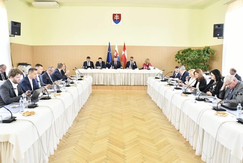 Slovenská vláda navštívila ďalší okres.