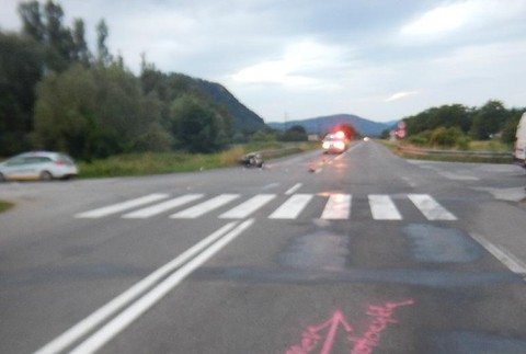 Zrážka motorkára s dodávkou. Muža (31) po náraze odrazilo