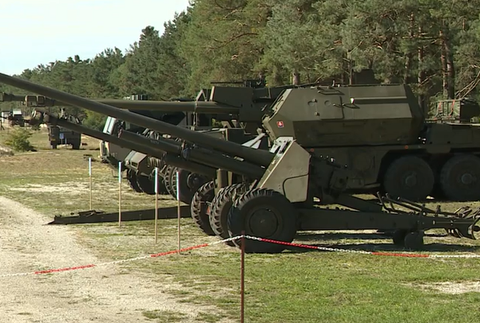 Ozbrojené sily SR ukázali našu palebnú silu aj zahraničným partnerom