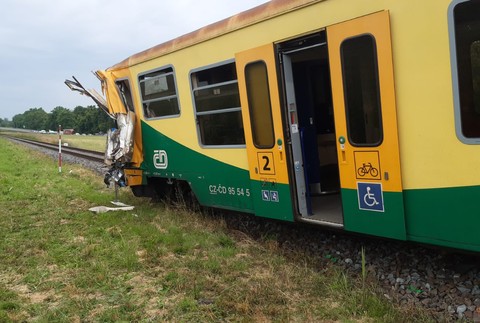 Zrážka vlaku a kamióna Česko