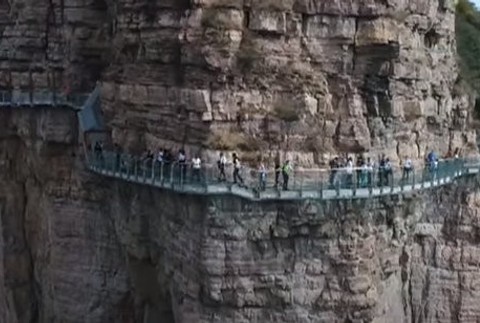 Sklenený most v Číne