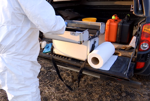 Hasiči pri požiari narazili na podozrivé sudy s neznámymi chemikáliami. Na pomoc prišla aj NAKA