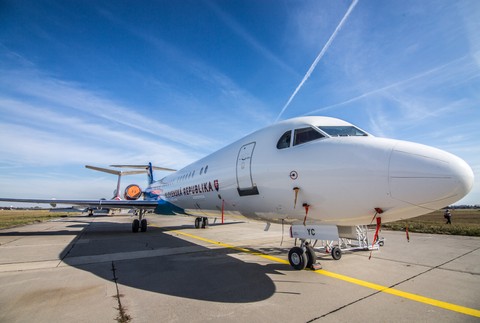 Vládny špeciál Fokker 100.jpg