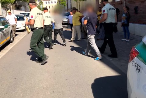 Štyria chlapci znásilnili 15-ročné dievča. Sudca rozhodol o ich väzbe5537