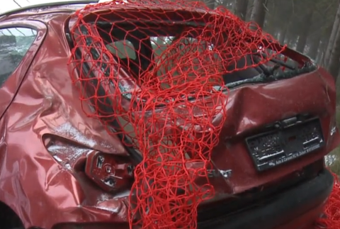 Uzavrený areál využil vodič na ťažko pochopiteľnú zábavu 