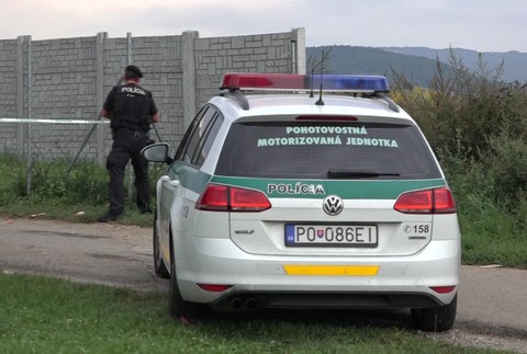 [multi] Tragická smrť na východe Slovenska. Do šachty plnej vody spadol 1,5-ročný chlapec 4821