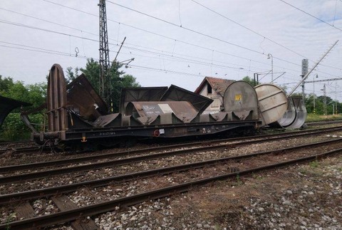 Vykoľajenie vlaku v Trnovci nad Váhom 