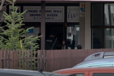 Pre bombu evakuovali stovky študentov. Z anonymného telefonátu obžalovali študentku