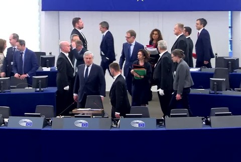 [multi] Európska únia rozbehla legalizáciu konope, obmedzená bude ale na liečebné účely 8050