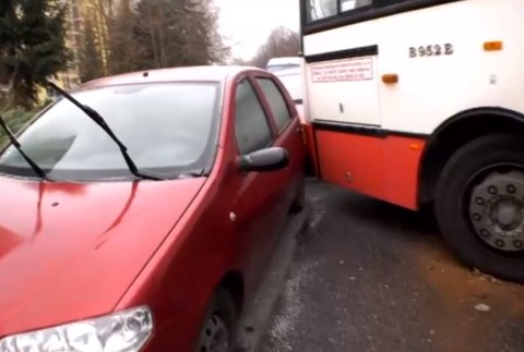 Vodiči, dajte si pozor! Vyhlásili výstrahu 1. a 2. stupňa pred poľadovicou