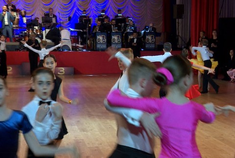 VIDEO: Malí tanečníci a svetové hviezdy sa stretli na jednom parkete. Takto si to užívali