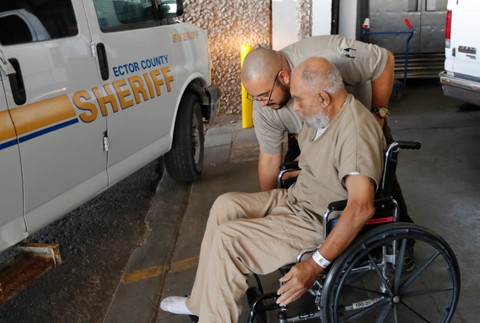 Má už 78 rokov a je na vozíku. Sériový vrah sa priznal, že zabil ďalších 90 ľudí