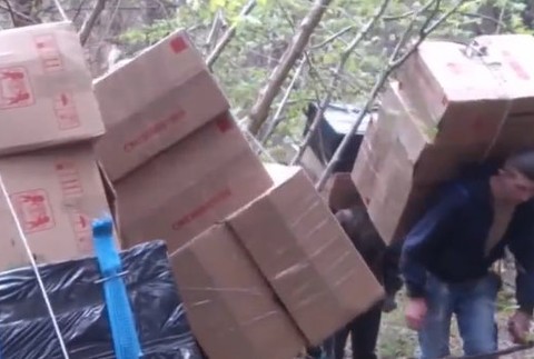 Muži skúmali terén slovensko–ukrajinskej hranice. 