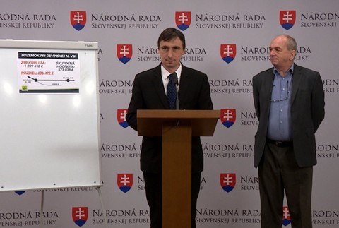 Tri posudky na jeden pozemok. OĽaNO kritizuje železnice pre predražený pozemok