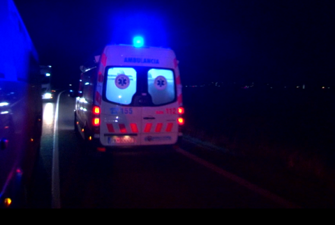 Tragická večerná nehoda. Pri čelnej zrážke vyhasli životy oboch vodičov