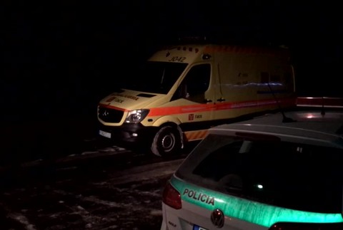 Spadol zo schodov a zostal bezvládne ležať. Život mu zachránili pozorní susedia