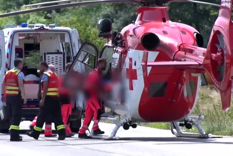 [multi]  Vážna kolízia auta a traktora 3097