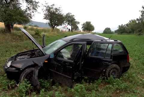 [multi] Muž nezvládol jazdu a s autom skončil mimo cesty. Dvaja spolujazdci na mieste zomreli 479