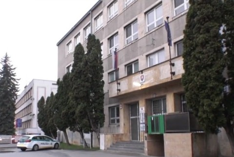 Let stíhačkou ako úplatok.