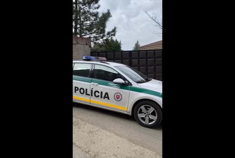 NAKA zasahuje v dome priateľa manželky milionára Chrenka.