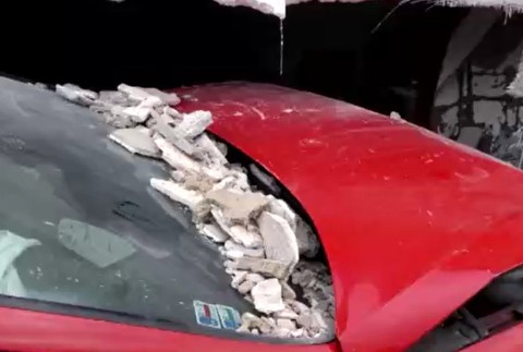 Vážna nehoda na východe Slovenska. S autom prerazil múr domu a skončil v detskej izbe