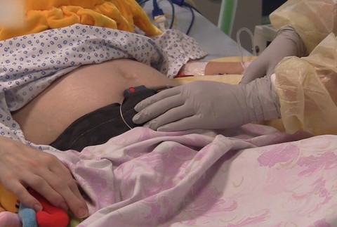 Mamičke s mozgovou smrťou sa narodila zdravá dcéra, matku odpojili