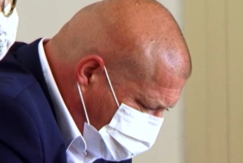 Policajta obvinili z korupcie pre jedno balenie kávy.