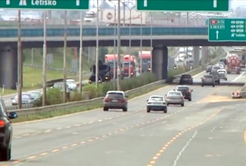 Bezradní uprostred jazdy po diaľnici? Pomôže diaľničná patrola