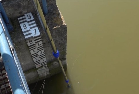 vynález pre hasičov na sondovanie pod vodou 