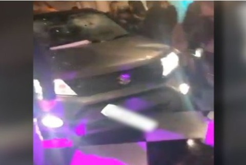 Polícia zasahuje v nočnom klube 2